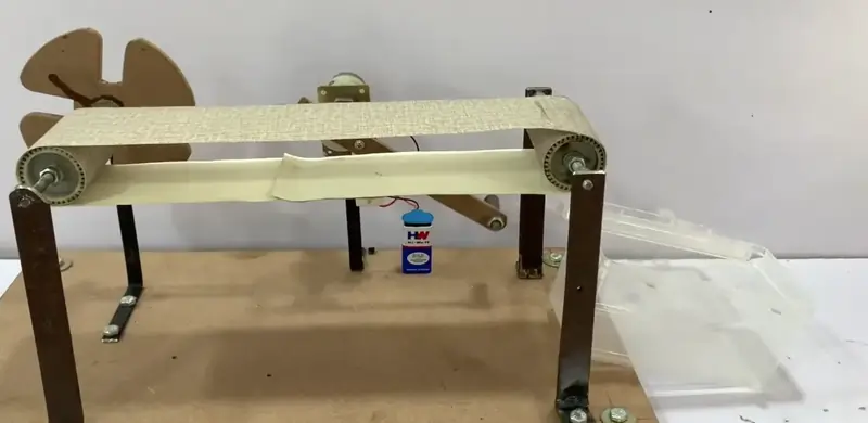 geneva mechanism based conveyor system belt project